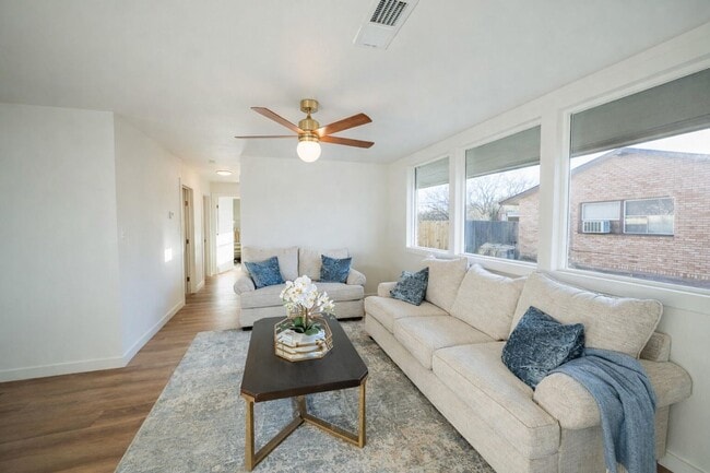 Photo - Modern Chic 3 Bedroom W/ Flex Space!