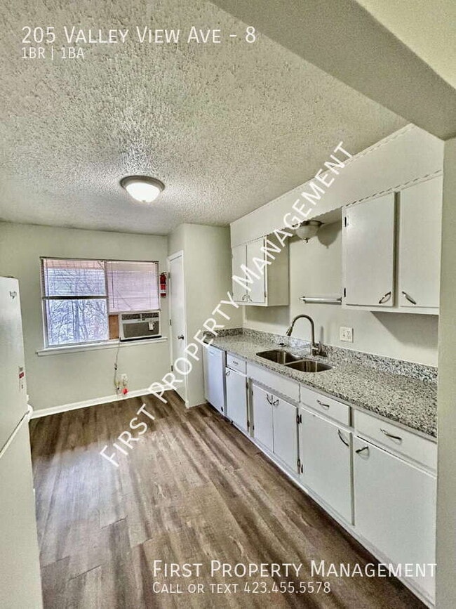 Building Photo - 205 Valley View Ave Unit 8