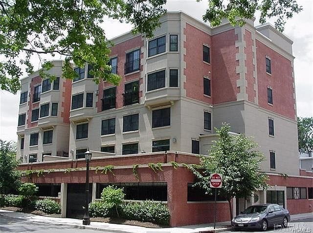 Building exterior - 100 Sheldrake Pl Unit 8 Rental
