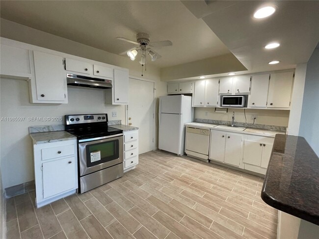 Building Photo - 2061 NW 47th Terrace Unit 306