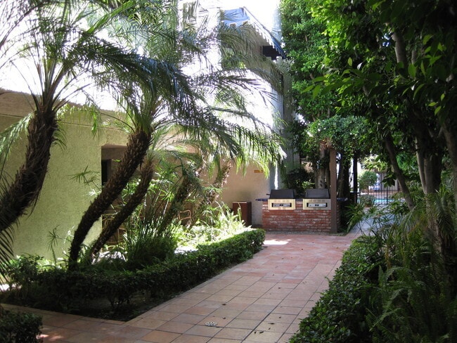 Photo - 18530 Hatteras St Unit 302