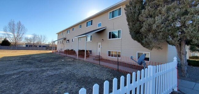 Building Photo - 2 bedroom in Billings MT 59105 Rental