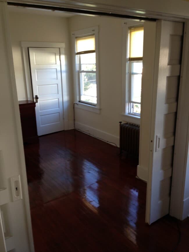 Frenchdoors/Bed1 - 1411 N Washington Ave Unit 1B