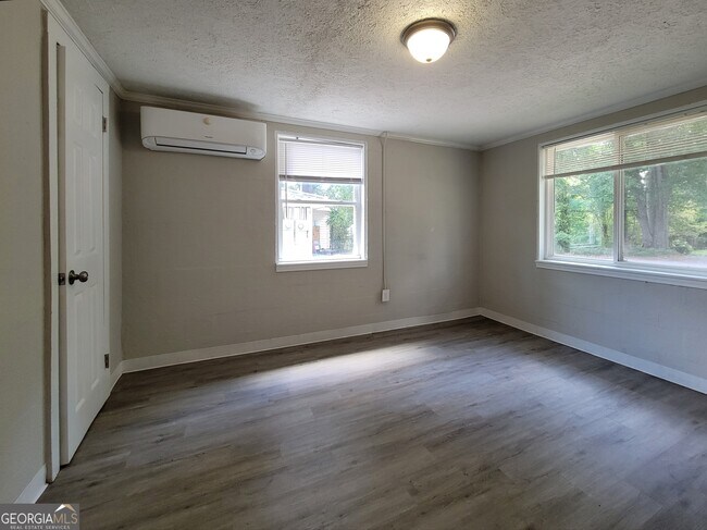 Photo - 238 W Oak St