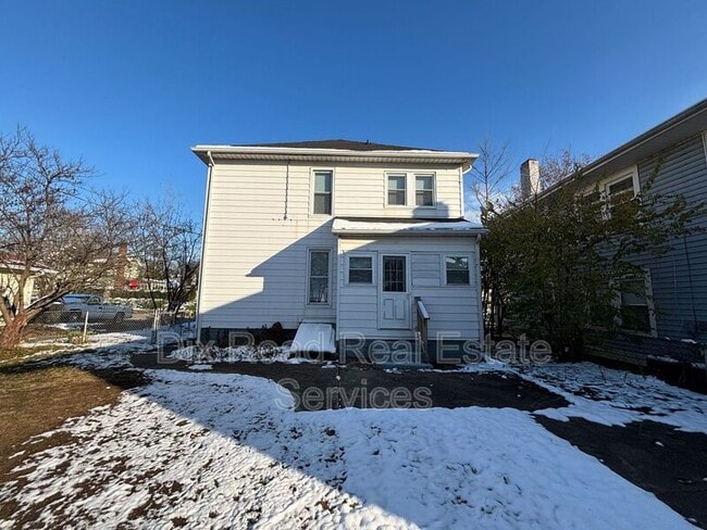 Photo - 304 Stanley St