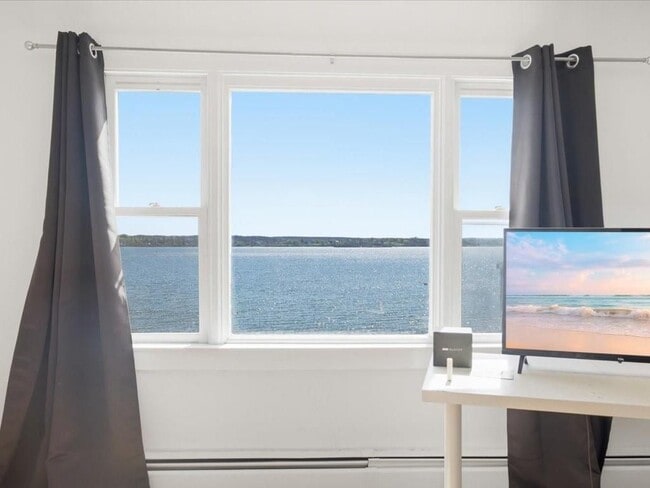 38 Aquidneck Ave Unit 2