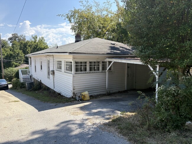 Photo - 715 Larkin Ave