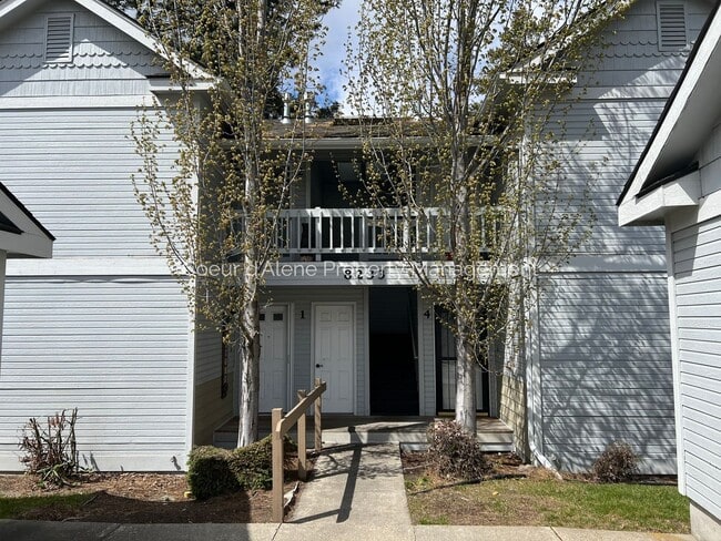 Building Photo - 8233 N Ridgewood Dr Unit 4
