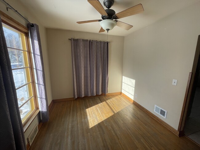 Photo - 505 1st St NE