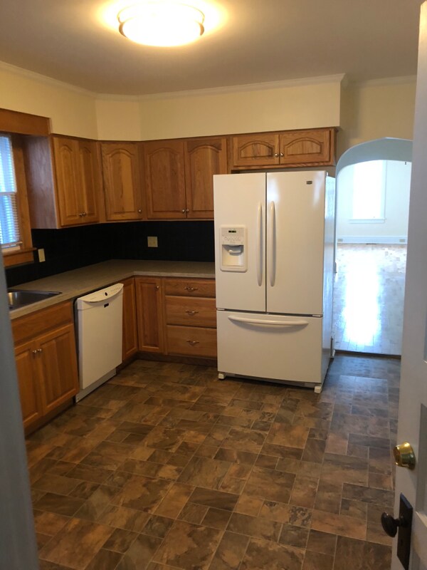 Photo - 213 W 4th St