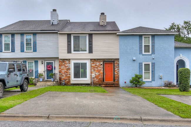 Photo - 2 Bed Townhouse!