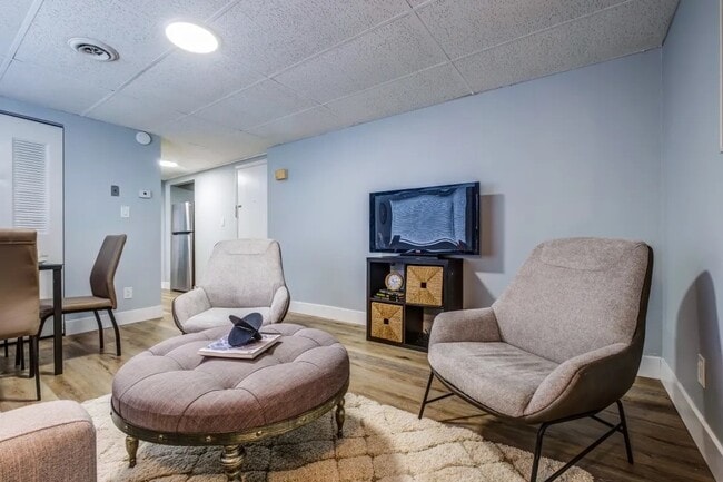 Photo - Parkway Manor