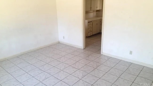 935 W Santa Fe Ave