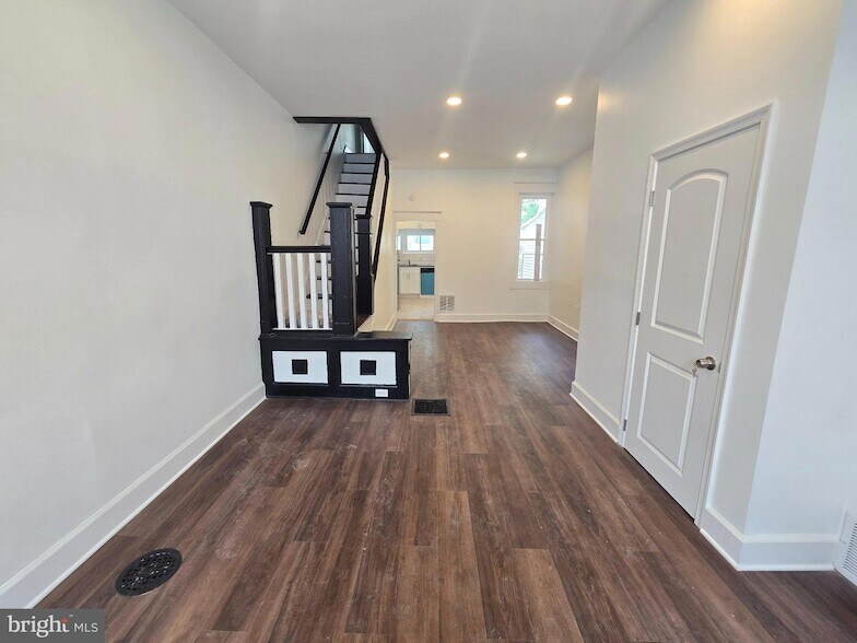Photo - 2613 Oakford St