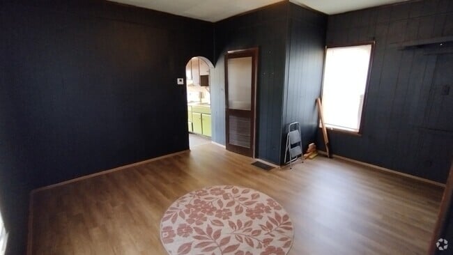 Building Photo - 226 Beaver Ave NE Rental