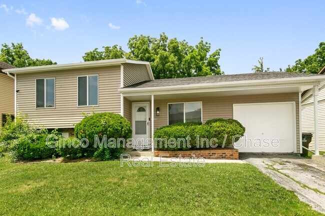 Building Photo - 18200 Fountainbleau Dr