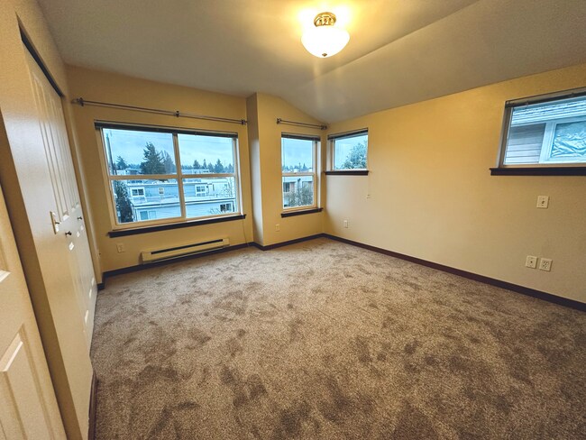 Planta superior - Dormitorio principal - 9025 18th Ave SW