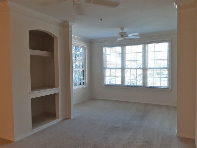 Photo - Annual unfurnished 2/2 condo in luxury development near Legacy Trail and Siesta Key.