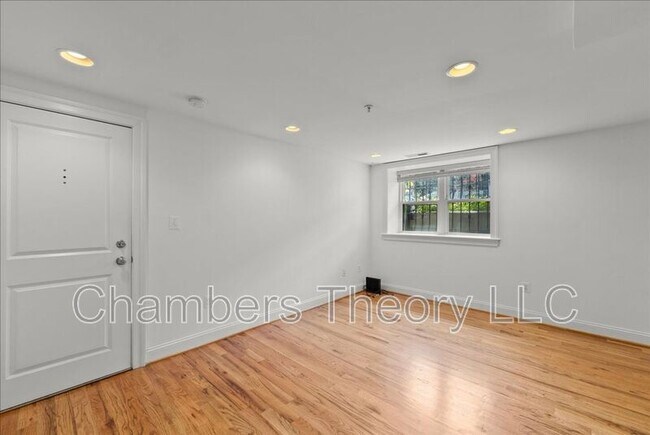 Photo - 739 Newton Pl NW Unidad T1