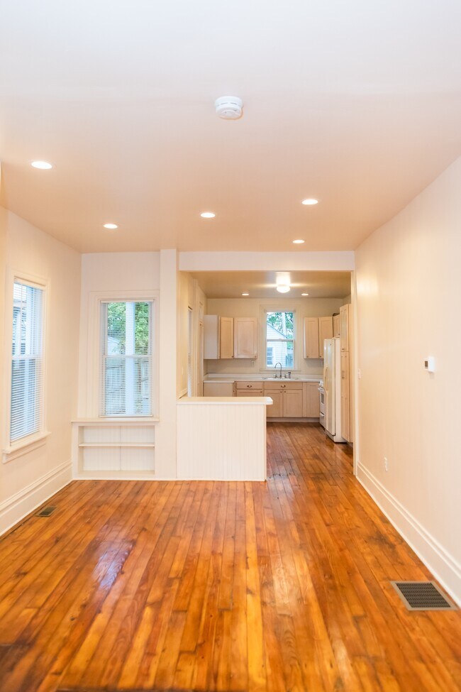 Photo - 3885 N 6th St