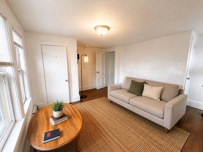 Building Photo - 40 Seafoam Ave Unit 2