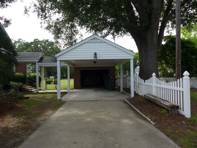 Photo - 205 N Caswell St
