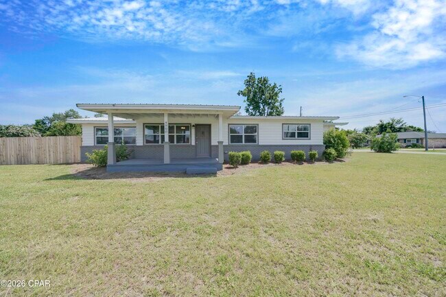Photo - 4900 S Lakewood Dr
