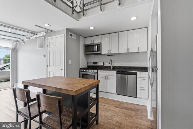 Photo - 310 N Water St