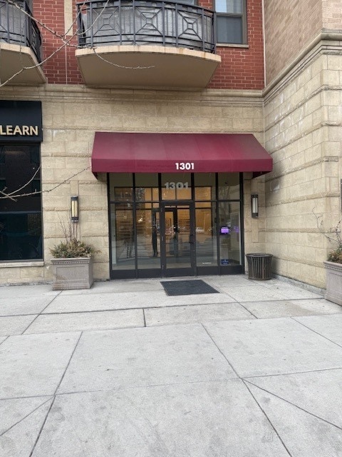 Building Photo - 1301 W Madison St Unit 514