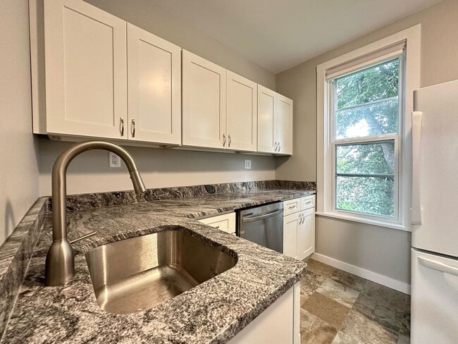 Photo - AVAILABLE MAY 2026 - 3 BED 1.5 BATH