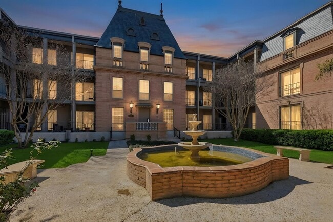 Photo - 7709 Broadway Unit 121