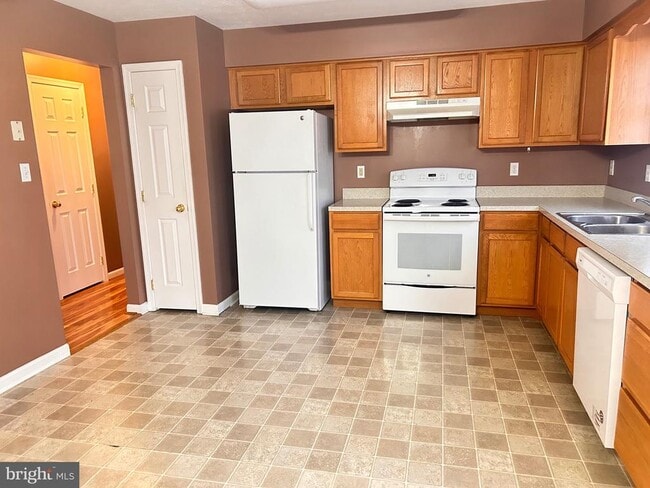 Photo - 104 Meadowbrook Dr