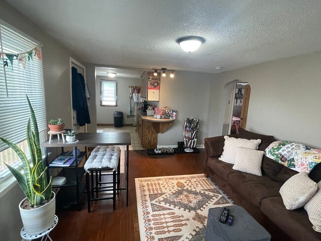 Building Photo - 22 7th St NW Unit Upper Rental
