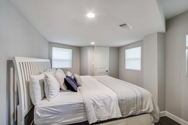 Photo - 1901 Westlake Dr