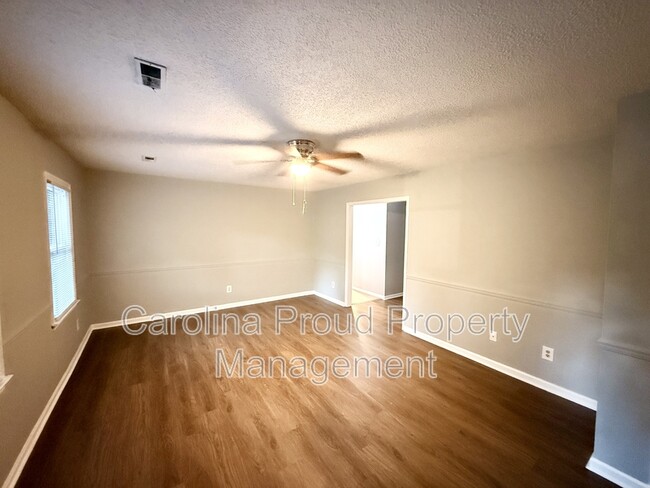 Photo - 477 Huntingridge Rd