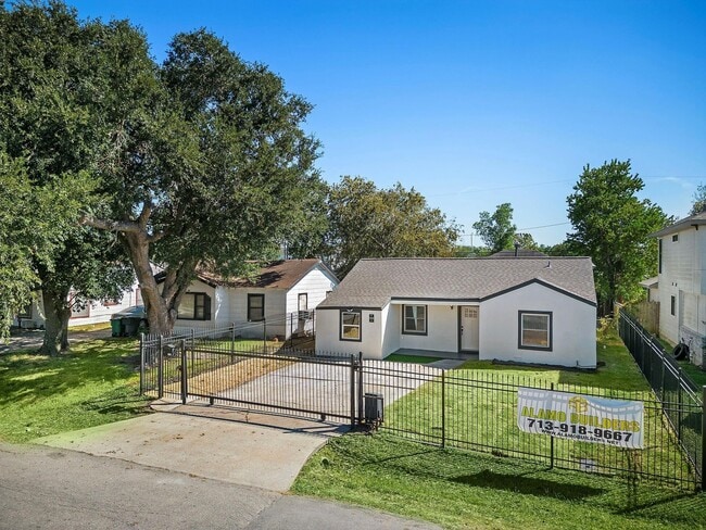 Photo - 7109 St Augustine St