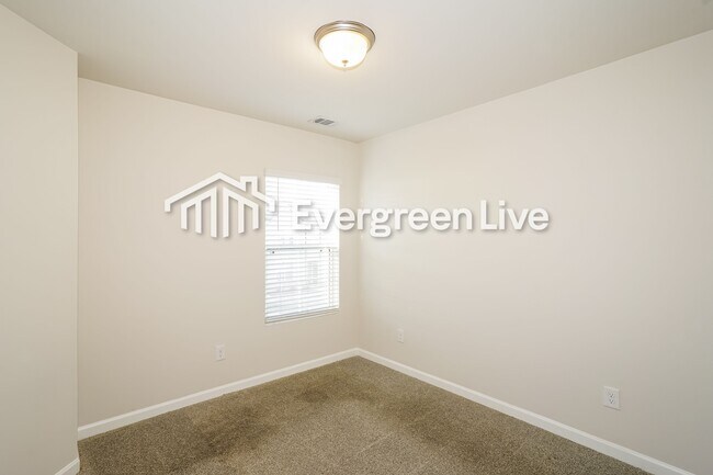 Photo - 955 Hamilton Cross Dr