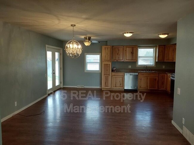 Photo - 2201 12th St