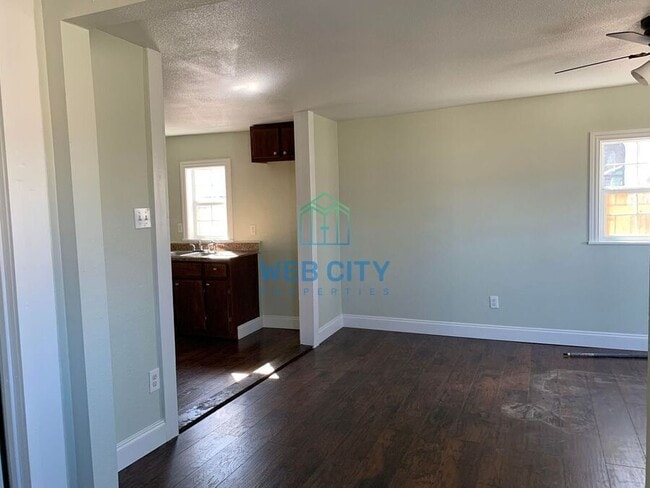 Photo - 4530 Corregidor St
