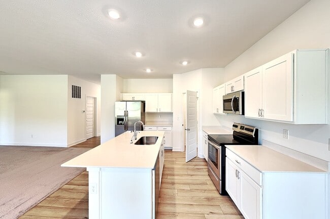 842 Holmdale Dr