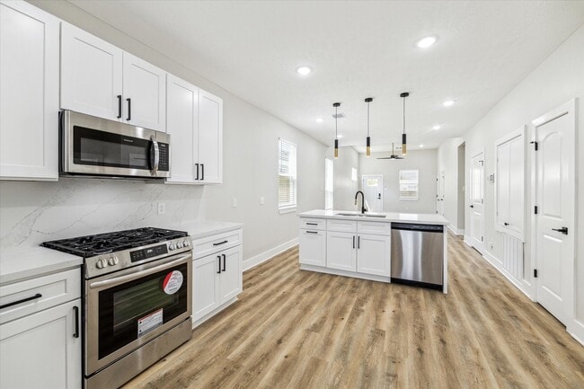 Photo - 8130 Sunbury St