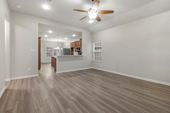 Photo - 731 W Morton St
