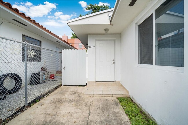 Photo - 3437 SW 25th St