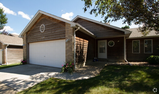 Building Photo - Cottage West Twin Homes