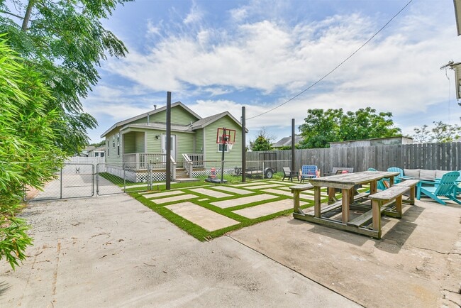 Photo - 5008 Avenue O 1/2