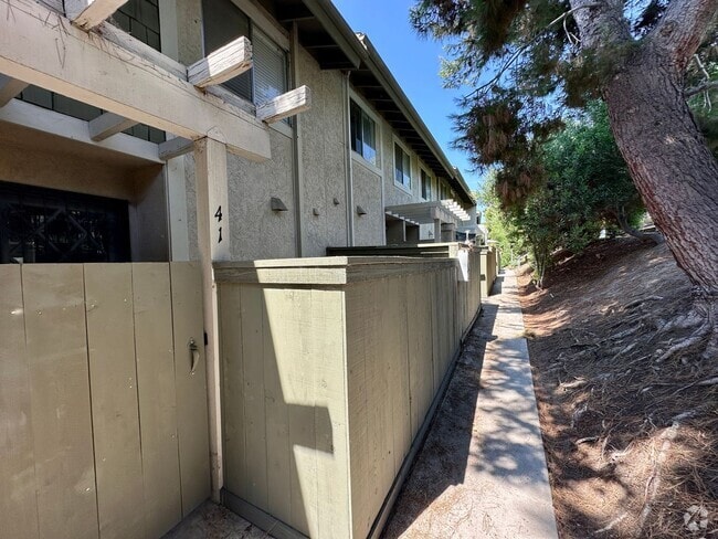 Building Photo - Remodeled  2 Bedroom Condo Near SDSU!! Unit 41
