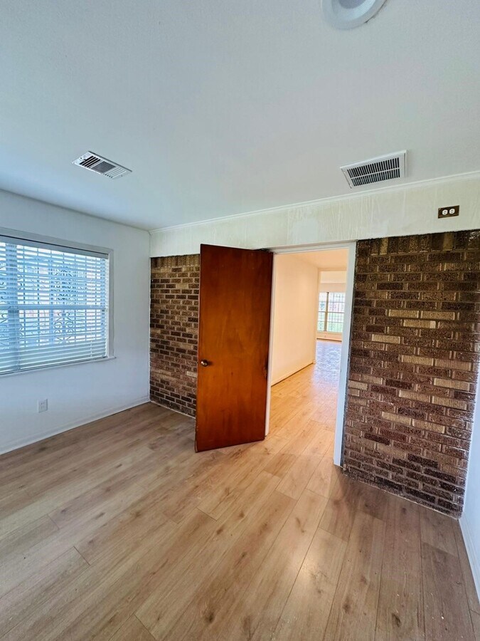 Photo - 4410 Billingsley St