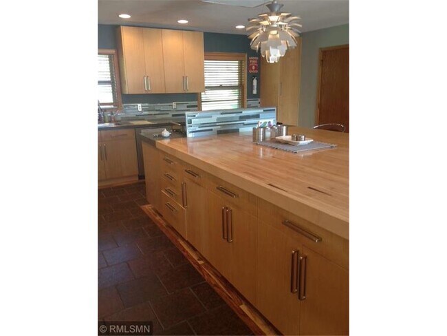 Photo - 1952 Oak Knoll Dr