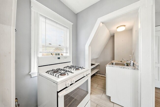 Photo - 30 Irwin St Unit 3