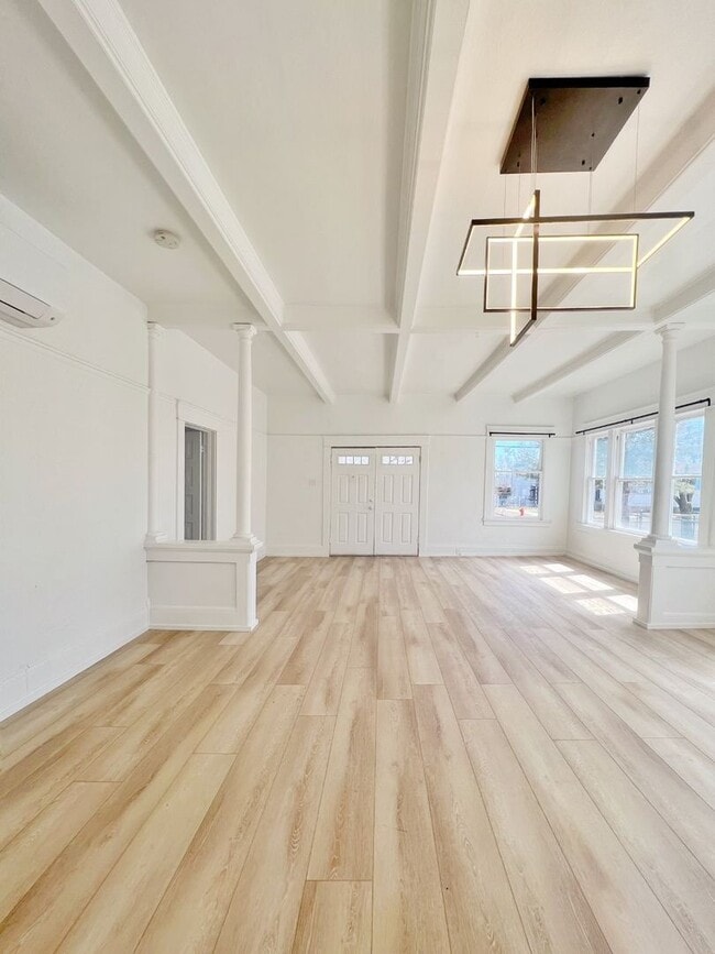 Photo - RENOVATED 3 BD Bungalow in MidTown!